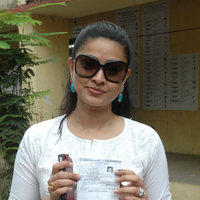 Sneha - Kollywood Celebrities Cast Their Votes - Pictures